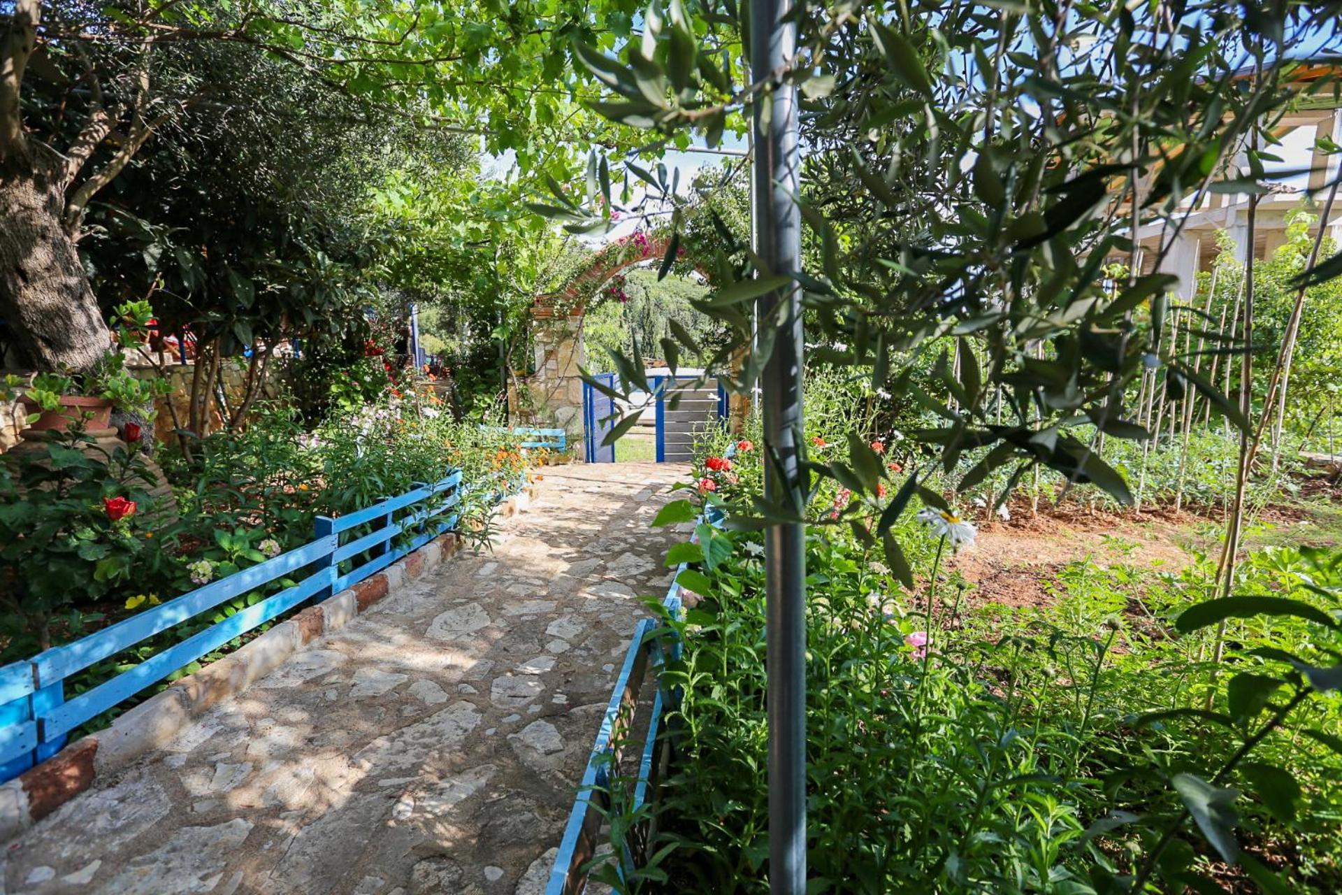 Holiwood Motel Himarë Eksteriør billede