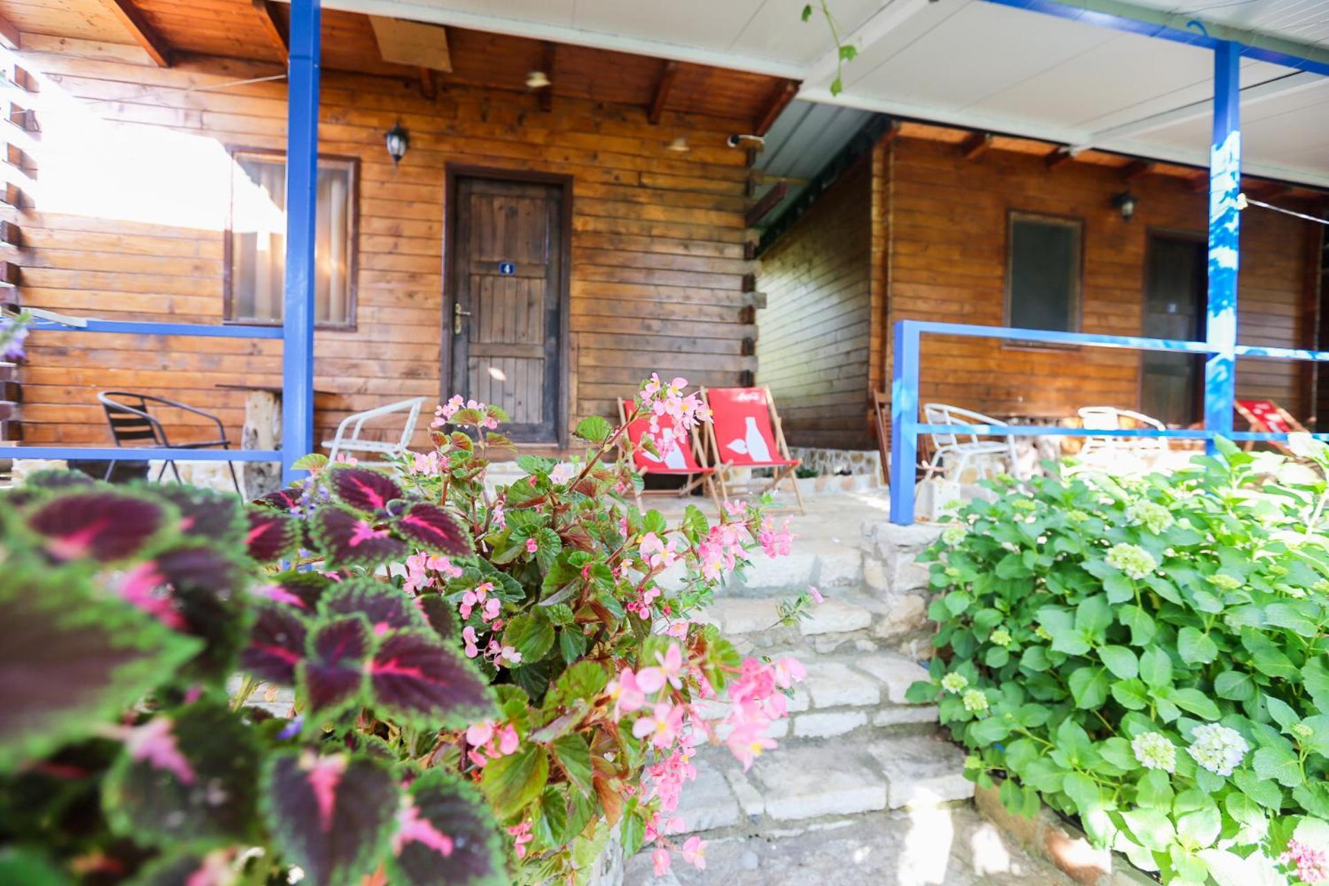 Holiwood Motel Himarë Eksteriør billede