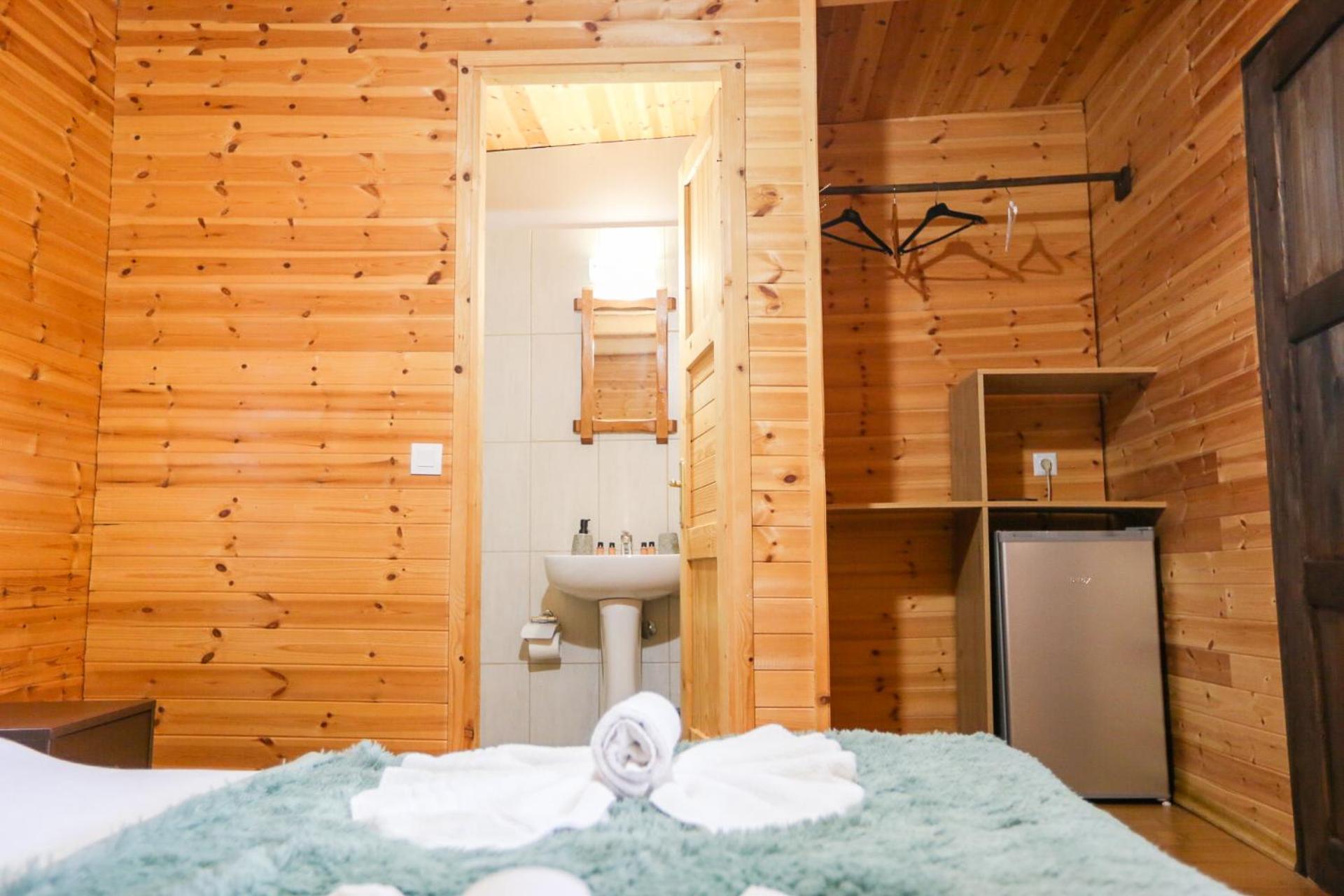 Holiwood Motel Himarë Eksteriør billede