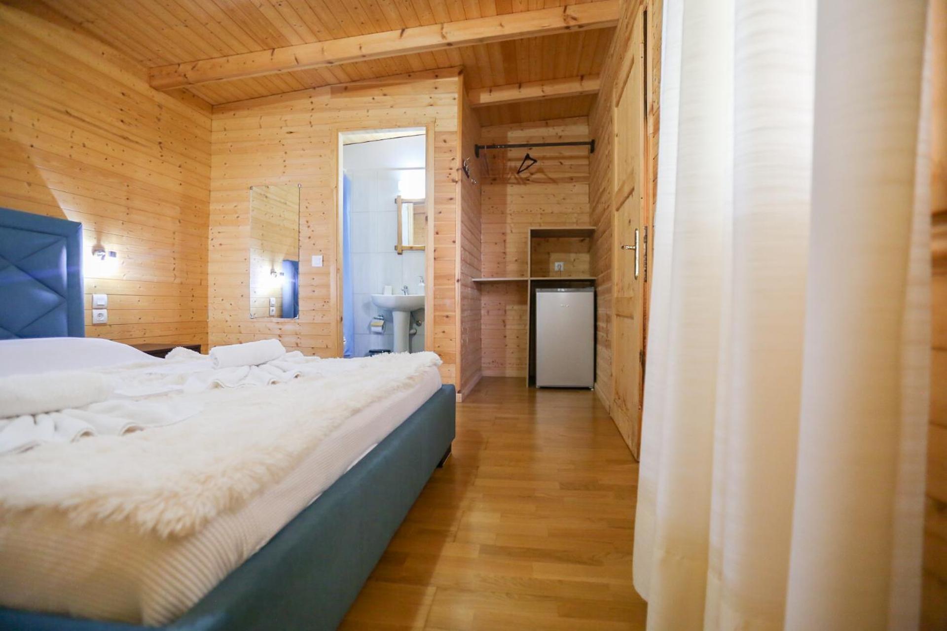 Holiwood Motel Himarë Eksteriør billede